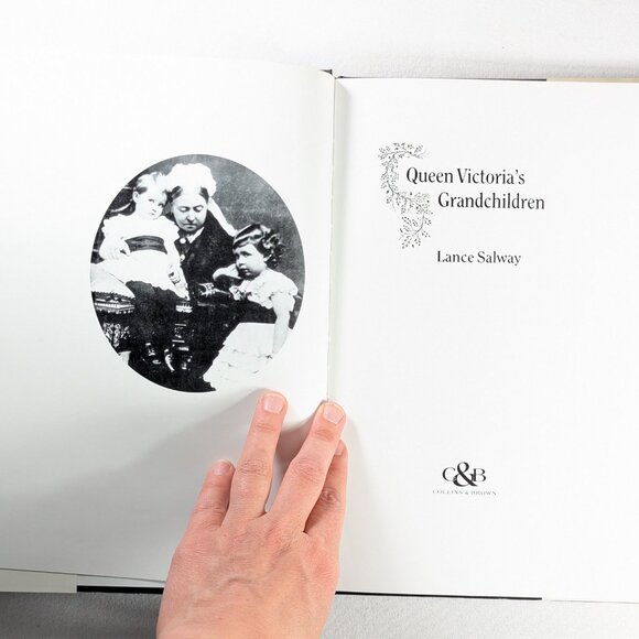 Queen Victoria´s Grandchildren hardcover book - Picture 4 of 14